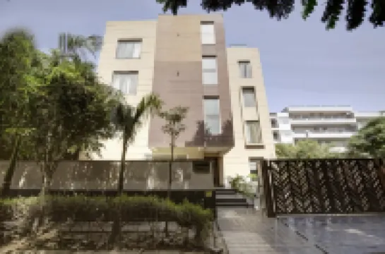 Saltstayz Select - Galleria Market & Golf Course Road Hotels near DLF Cyber Hub