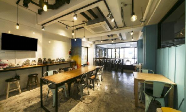 Backpackers in Yeosu