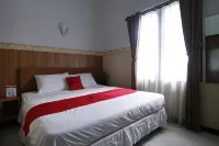 RedDoorz Plus Near Undip Tembalang Hotel a Tembalang