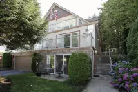 Evergreen Bed & Breakfast Hotels near Needle Peak
