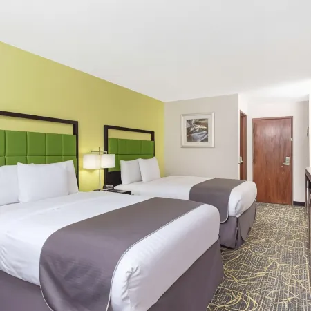 AmericInn by Wyndham Delafield Отели в г. Делафилд