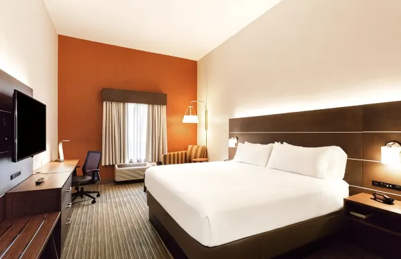 Holiday Inn Express 湖萊克威爾士的N -冬季避風港