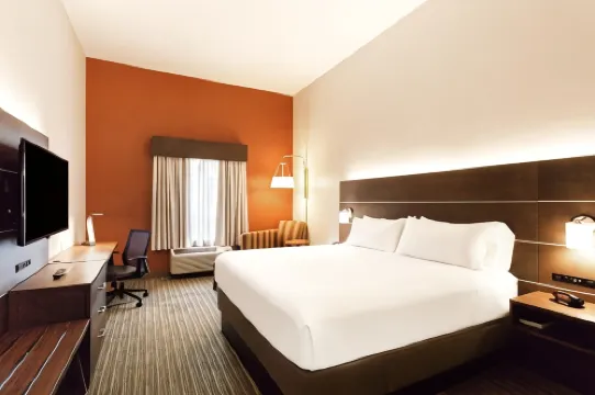 Holiday Inn Express 湖萊克威爾士的N -冬季避風港 萊克威爾士酒店