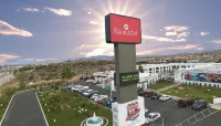 Ramada by Wyndham Kingman - parking