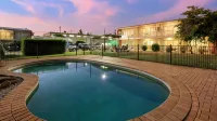 Capella Coach Inn - Pools