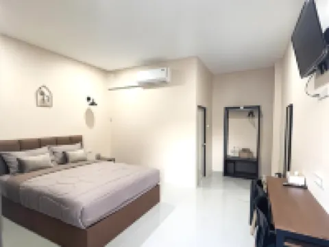 เจเจโฮมรีสอร์ท โรงแรมในอำเภอ พุนพิน