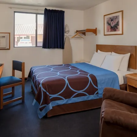 Super 8 by Wyndham Manhattan KS