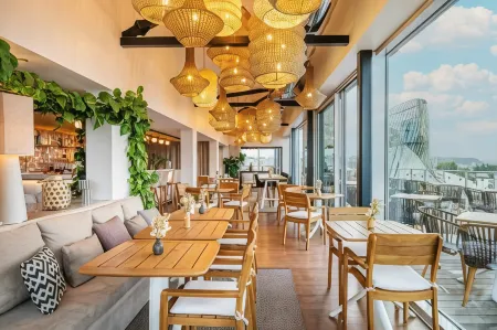 Renaissance Bordeaux Hotel Отели рядом с достопримечательностью «Palais Gallien»