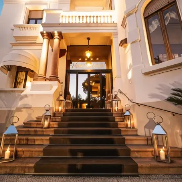 Hotel de La Ville Отели рядом с достопримечательностью «Mojito Beach Riccione»