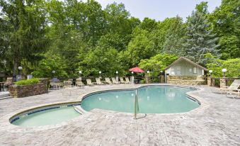 5 Star 3 bd 3ba Serenity Views w Pool Fireplace