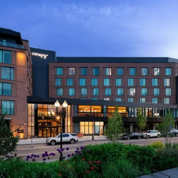 Canopy by Hilton Boston Downtown Отели рядом с достопримечательностью «Фанеил Холл Маркетплас»