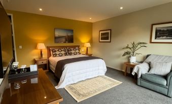 Manakau Lodge