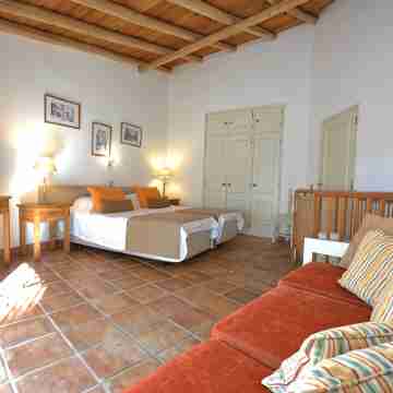 Fantastic Outdoor Area, Private Pool, Tennis Court & Golf Practice Facility Rooms