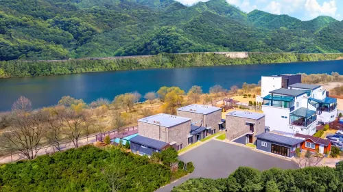 Chuncheon (Namiseom) River North Pool Villa