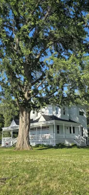 6 bedroom Victorian, on Hundreds of feet of unmatched pristine level beachfront.