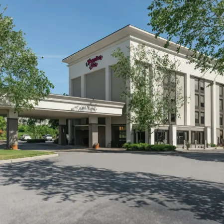 Hampton Inn Fall River/Westport Отели рядом с достопримечательностью «Battleship Cove»