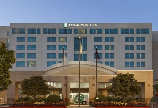 엠버시 스위트 바이 힐튼 포틀랜드 에어포트 외관