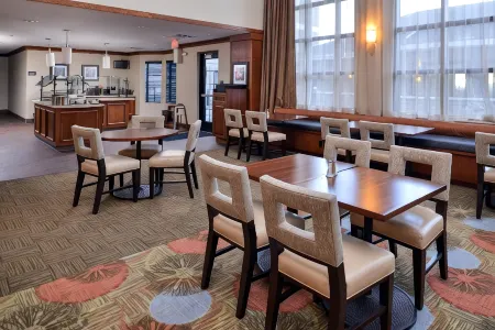 Staybridge Suites Rochester - Commerce DR NW
