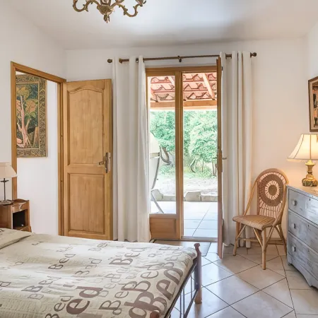Villa with Pool in Provence -Villa Romantique Sleeps up to 12+4 in Optional Gite