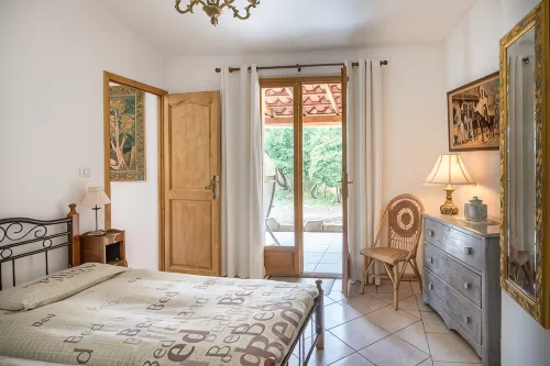 Villa with Pool in Provence -Villa Romantique Sleeps up to 12+4 in Optional Gite - Homestays