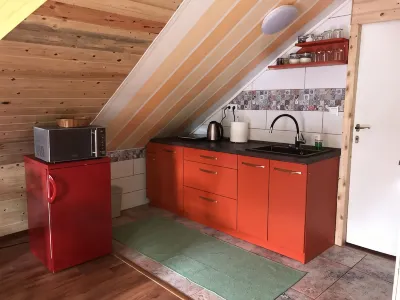 Versay Apartment Nice and Cozy Place to Stay Hotel di 