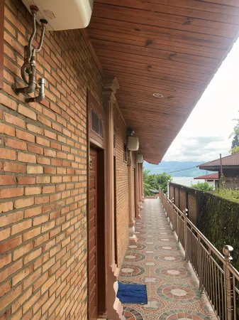 Lekjon 2 Cottage Отели в г. Samosir Regency