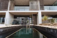 Quaint & Chic Seaside Villa | Luxury Complex Hôtels à : A dos Cunhados