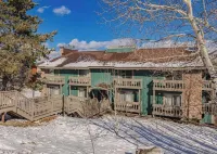 2-bedroom 2 bath condo in Winter Park, magnificent views, hot tub, close to town