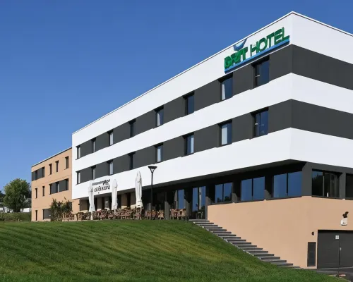 Brit Hotel - Hotel de l'Hippodrome Hotels in Плоермель