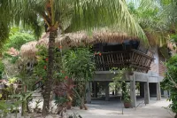 Panji Panji Tropical Wooden Home - Villa
