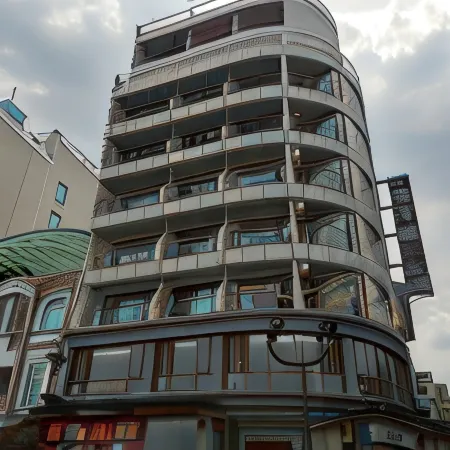 Ming Yue Hu Hotel Отели рядом с достопримечательностью «Канатная дорога над озером Солнца и луны»