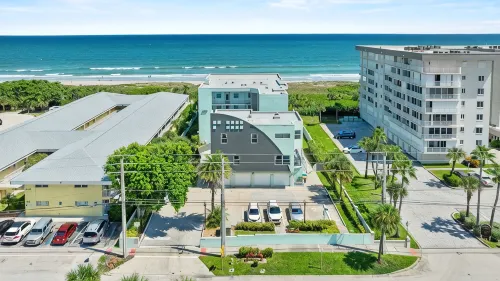 Impressive Oceanfront Townhouse Complex in Cocoa Beach - 4성급