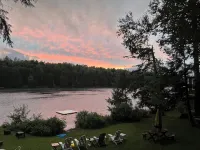 Lakefront  3-bedroom Rustic Cabin in Ryegate, VT. Pet-Friendly! - Homestays