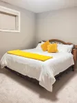 Cozy 2-bedrooms basement suite in Edmonton is minutes away from amenities! - บังกะโล