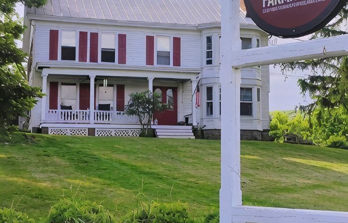 Charming 1-bedroom Rekindled  Farmhouse Historic Sugar Loaf, NY