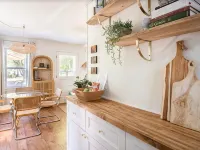 Charming Lakeside 2-bedroom cottage in lovely Alburgh, VT Hotels in Alburgh