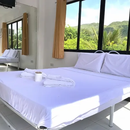 Luna Oslob Travellers Inn