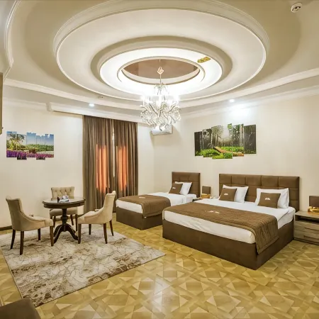 Leader Hotel