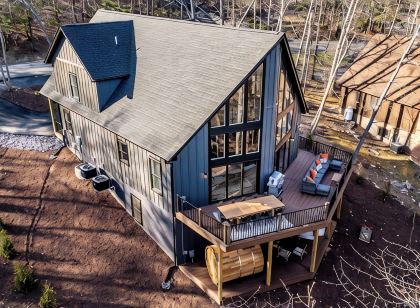 Wanderlust Villa – Spacious Mt cabin w/ Game room, Hot tub and Karaoke nights !