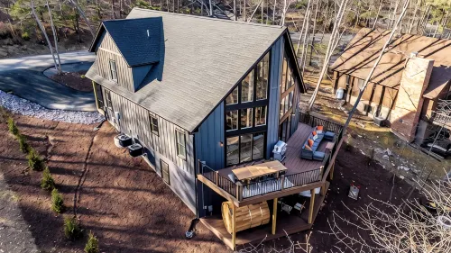 Wanderlust Villa – Spacious Mt cabin w/ Game room, Hot tub and Karaoke nights !