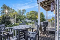 Beachfront Luxury Home-Lake Views, Fire Pit, Large Yard, Game Room-Walk to Town - Beach