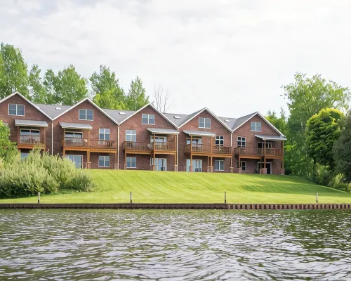 #2 Lakefront Hamlin Lake Retreat - Sleeps 10 Hotel a Hamlin Township