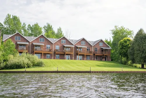#2 Lake Front Condo - Hamlin Lake, Ludington MI - 10 Guests