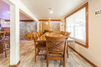 Compound on Lake - Gameroom/Dock/Pool/Hot tub - Sleeps 37