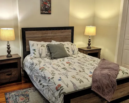 Relaxing Rustic Oasis - 6 Min Walk to Downtown! Cyclist Welcomed & Pet Friendly! Hotels in Cumberland