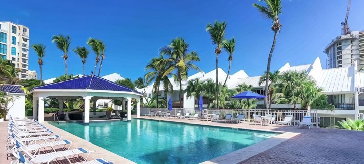 Beachfront condo at beautiful Cupecoy Beach Club.  2 bedroom, 3 bath, amenities! Hoteles en Lowlands