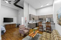 Downtown Delaware • Full Kitchen • Luxury  Loft