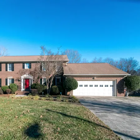 Private & Spacious 4Br w/ Heated Pool, Hot Tub & Fire Pit · Near Hpu & Market