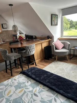 Cosy Studio Flat in the Friendly and Scenic Lochside Village of Dalavich, Argyll Hotels in 