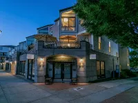 Gorgeous Lake Front Home, Central Location Hotels in Tualatin